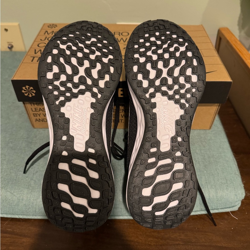 NWT Nike Black Sneakers never worn - Picture 2 of 5